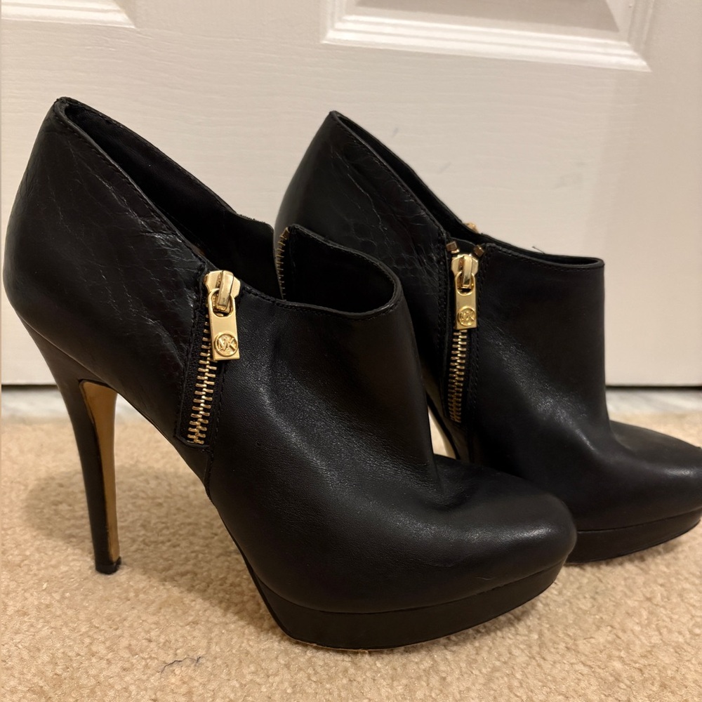 Michael Kors York Bootie 7.5 black leather stiletto ankle boots